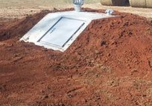 Underground storm shelter